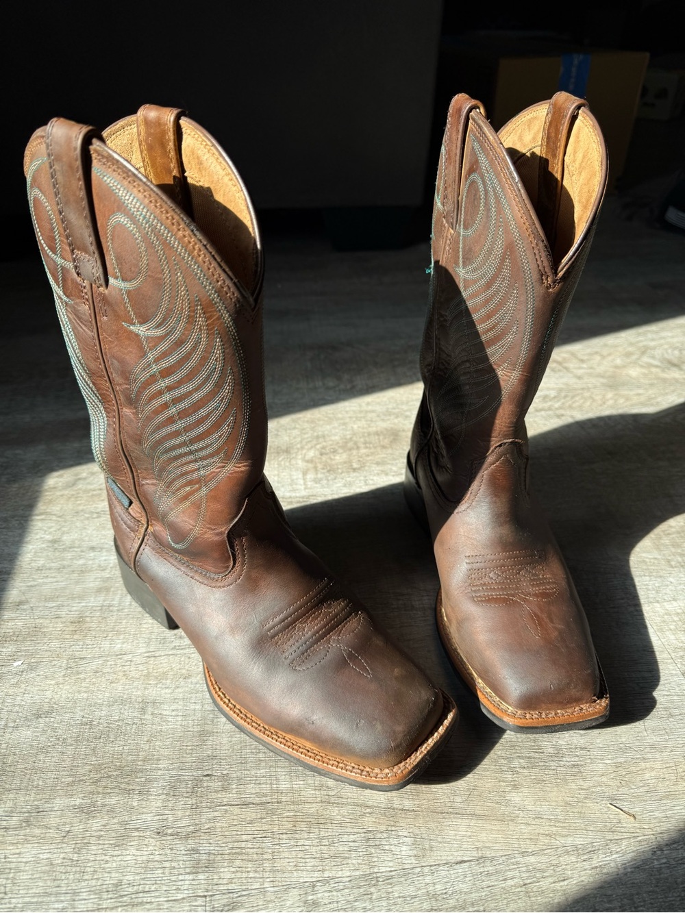 Ariat Brown Leather Western Cowboy Boots with Stitch Detailing